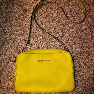 Michael kors jet set crossbody